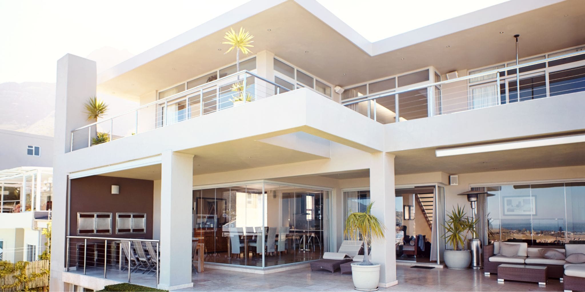 Villa moderna gestionada por expertos en propiedades de lujo en La Moraleja Madrid